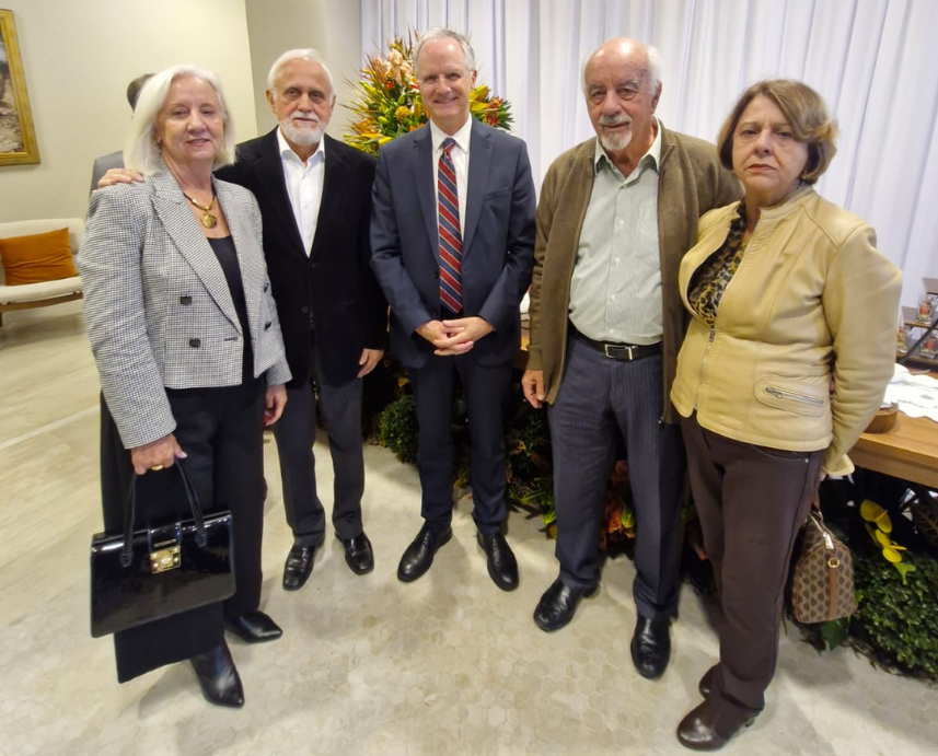 Representantes durante visita institucional